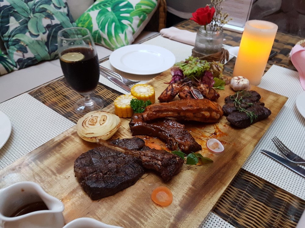 Đồ ăn ngon. Đến đúng ngày có promotion nên được tư vấn nhiệt tình ;) mọi thứ đều ok :D