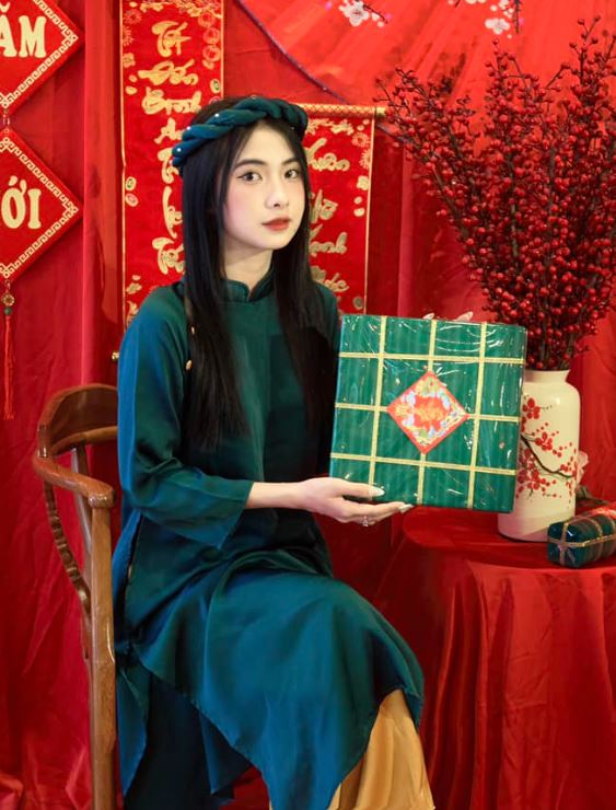 Mê mẩn với quán cà phê tràn ngập không khí tết ở Tân Phú